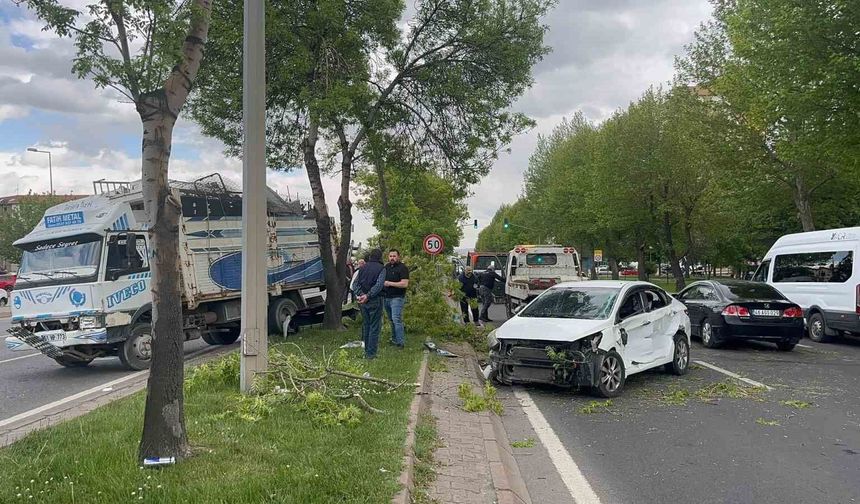 Kamyon ile otomobil çarpıştı: 1 yaralı