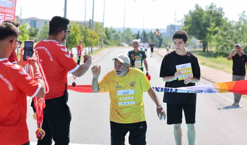 7'den 70'e demokrasi koşusunda buluştu