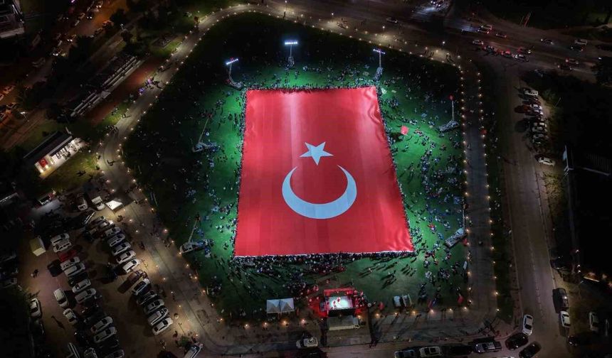 Kayseri'de dünyanın en büyük Türk bayrağı açıldı