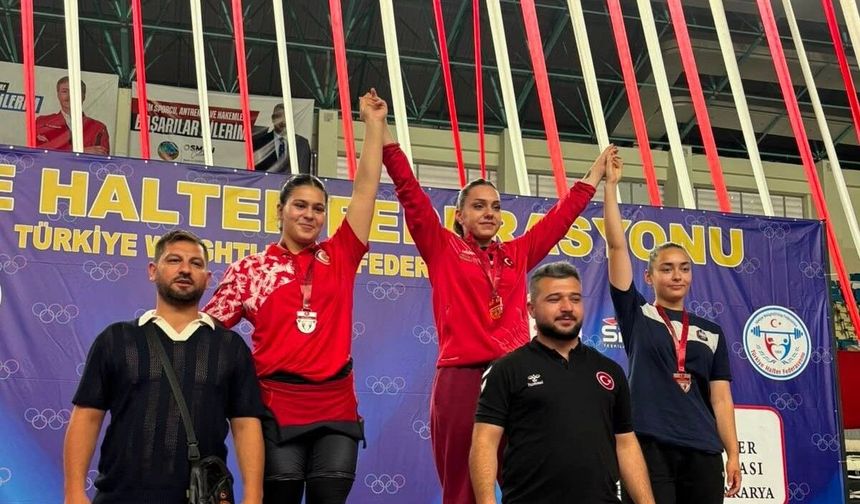 Yağmur Bulut, halterde Türkiye şampiyonu oldu