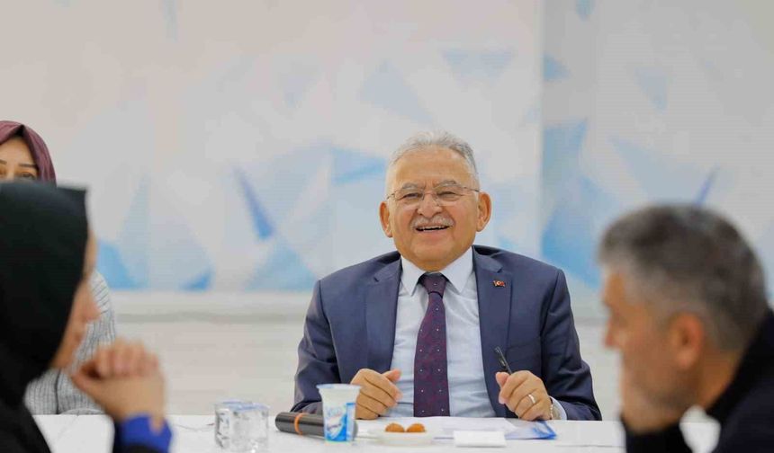 Başkan Büyükkılıç, Talas ve Hacılar'da muhtarlarla istişare toplantıları gerçekleştirdi