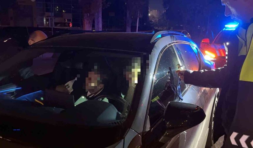 Kayseri'de kırmızı ışıkta bekleyen sürücü ve yolcu uyuyakaldı