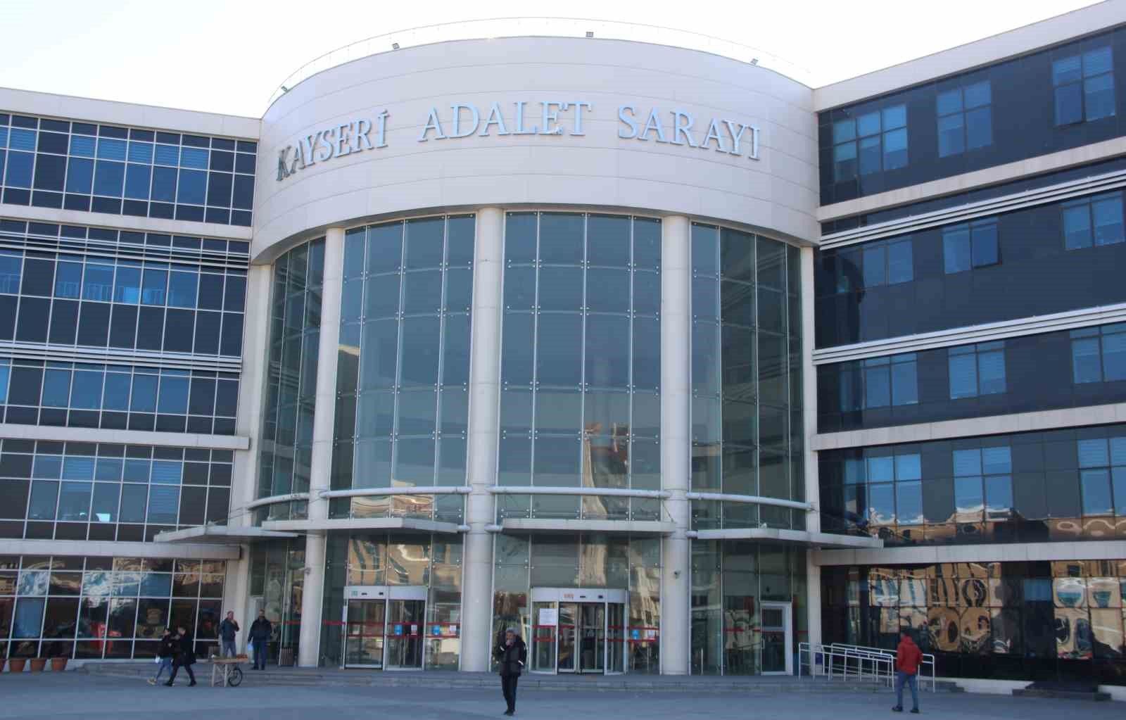 Maket bıçağı ile eşini yaralan sanığın yargılanmasına devam edildi