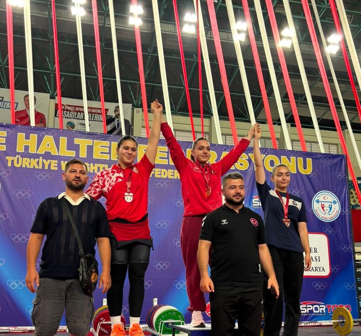 Yağmur Bulut, halterde Türkiye şampiyonu oldu