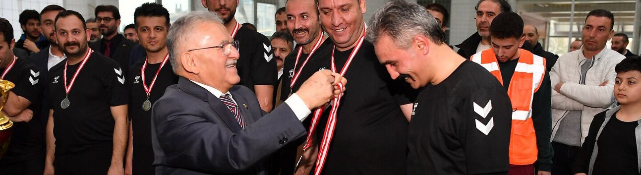 Memduh Büyükkılıç o listede ilk 8'de yer aldı...