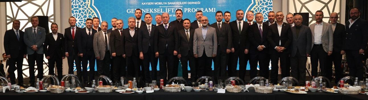 Hulusi Akar, mobilya üretici iş insanlarıyla bir araya geldi